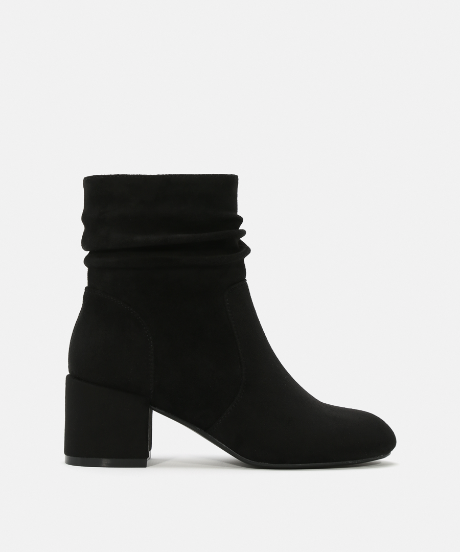 Botines tac&oacute;n ca&ntilde;a arrugada image number null